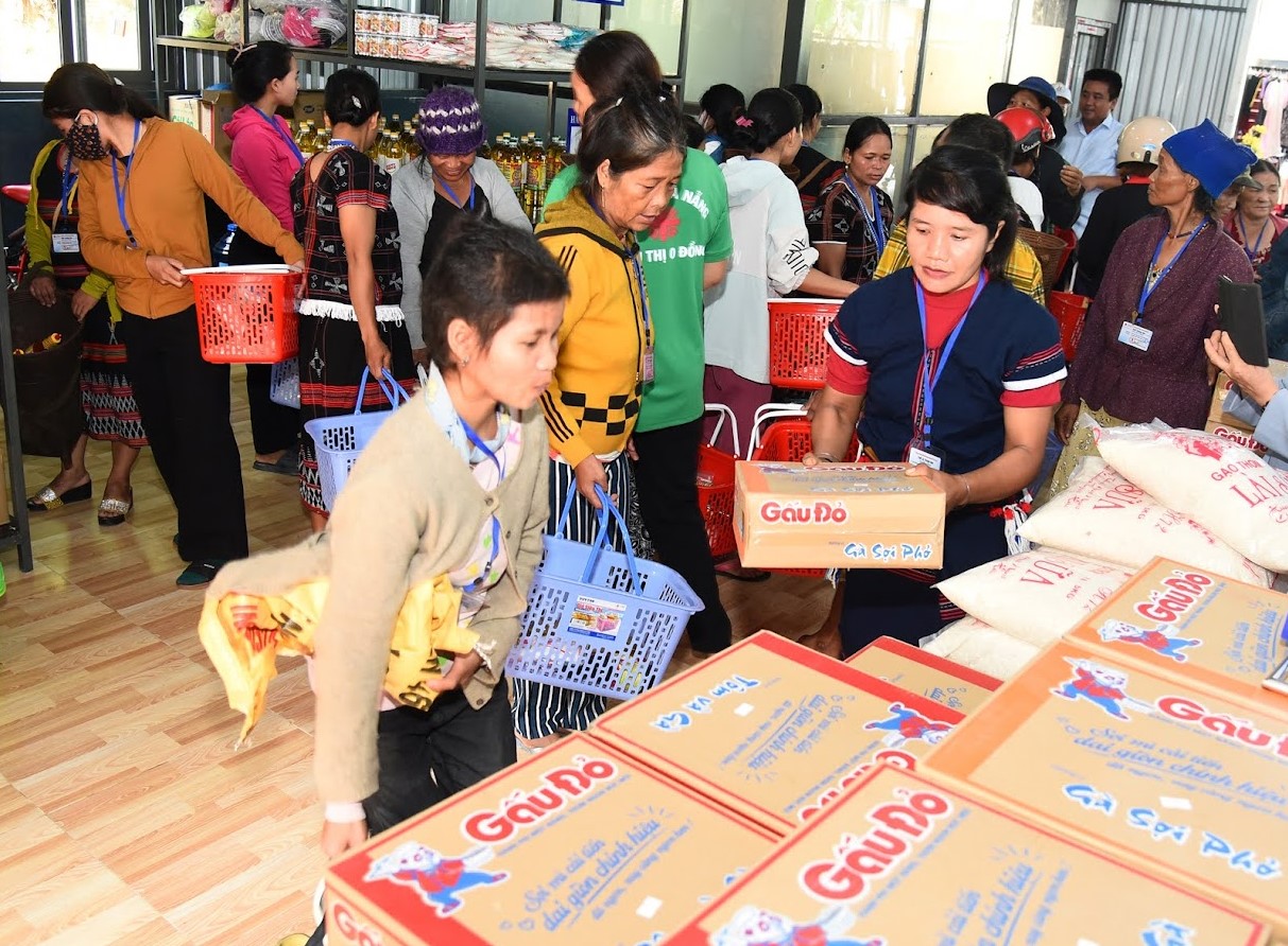 Siêu thị 0 đồng đầu tiên tại thôn Ra-Ê